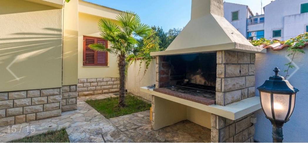 Kuca Za Odmor Villa Sveti Filip i Jakov Exteriör bild